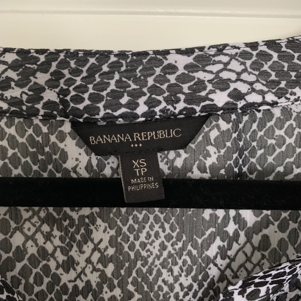 Banana Republic Blouse - Picture 2 of 2